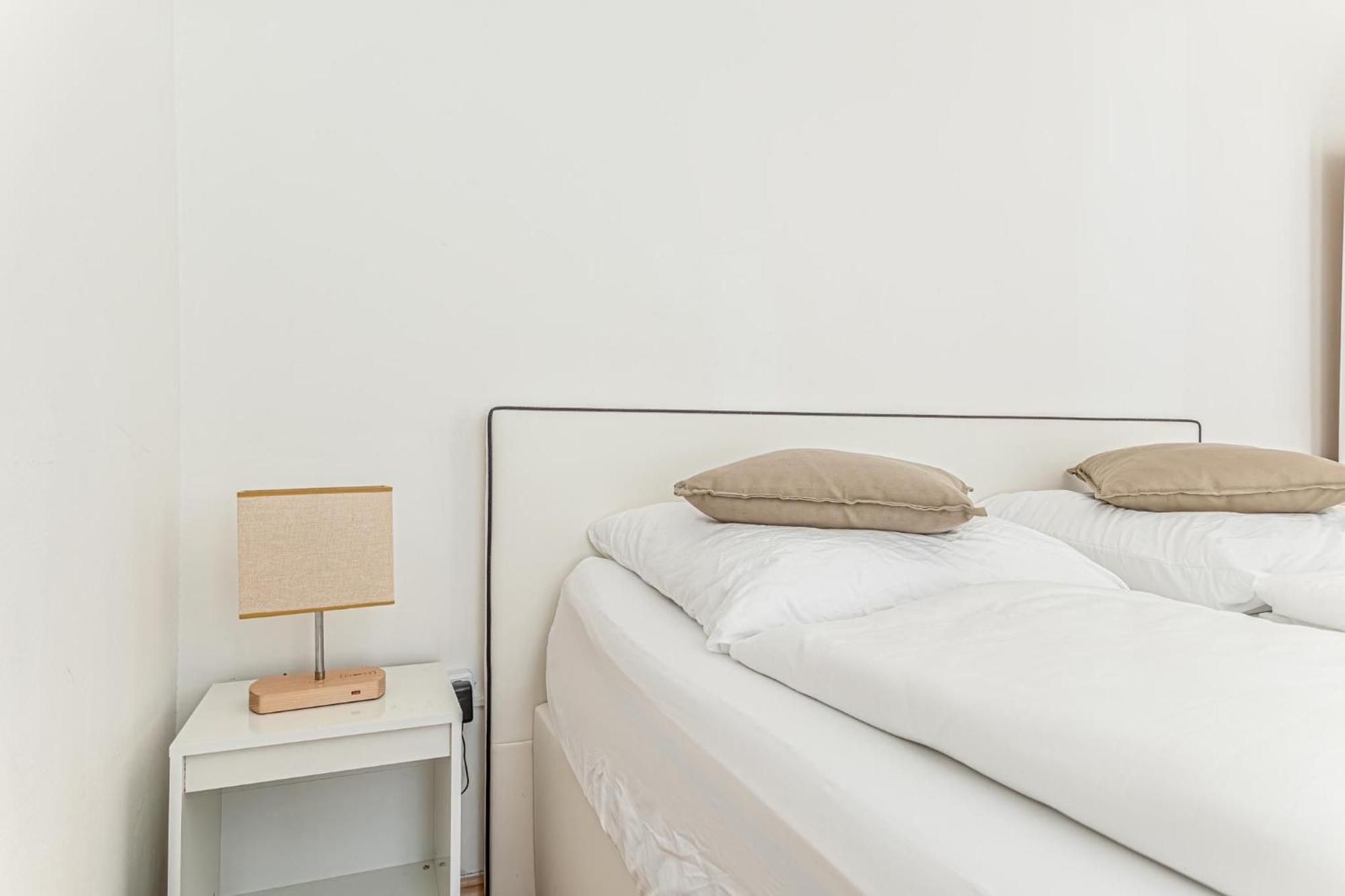 City Vibes: 1Br Apt, 10 Min To Westbahnhof Vienna Exterior photo