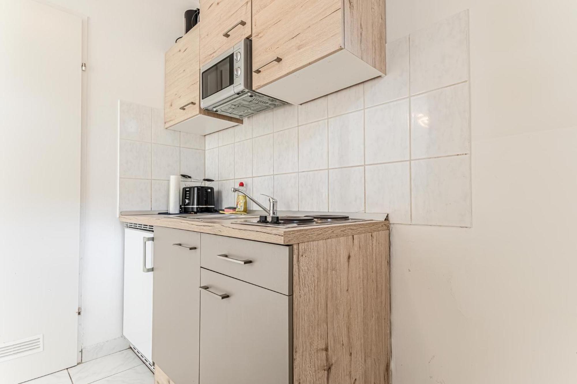City Vibes: 1Br Apt, 10 Min To Westbahnhof Vienna Exterior photo