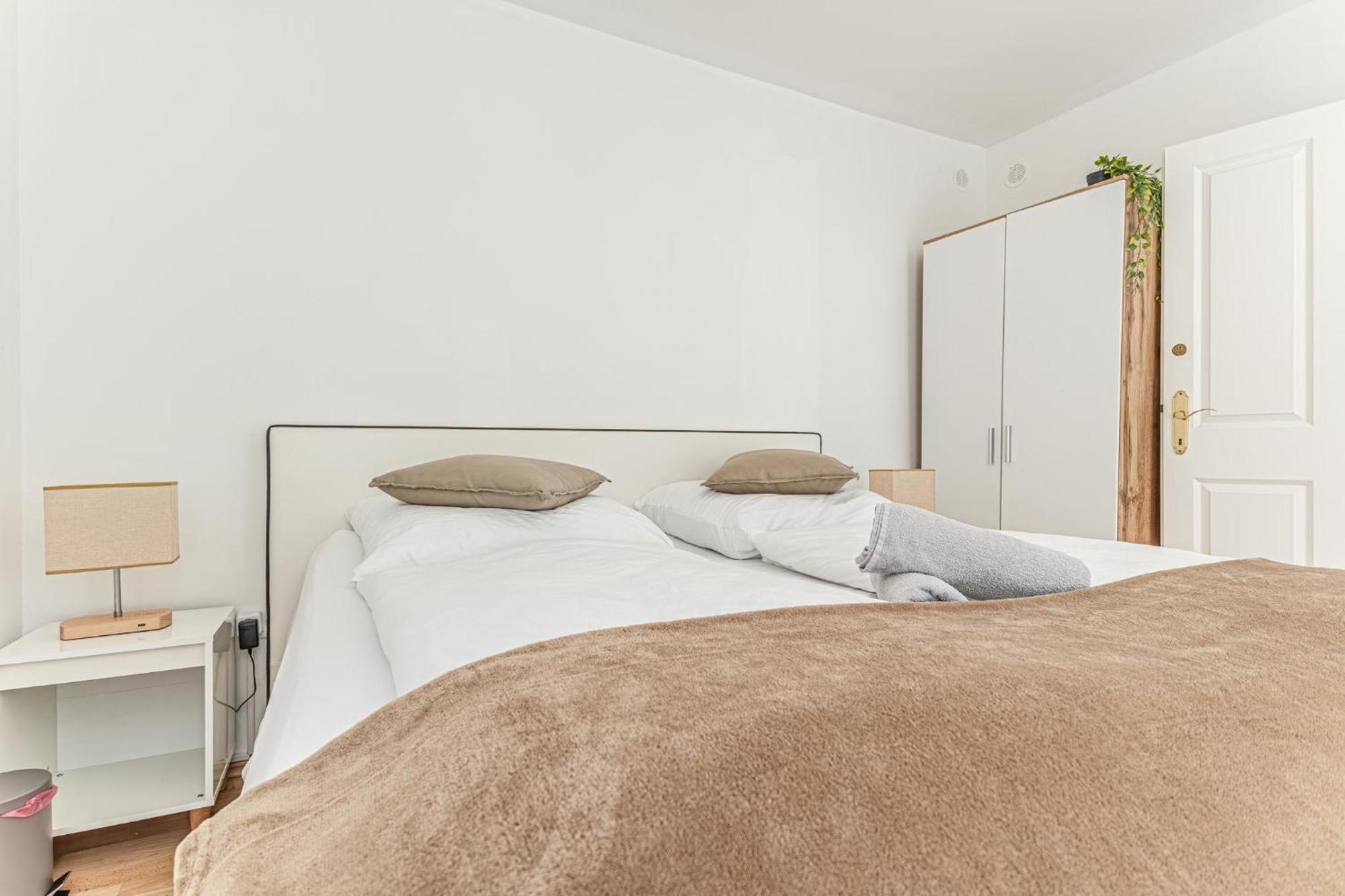 City Vibes: 1Br Apt, 10 Min To Westbahnhof Vienna Exterior photo